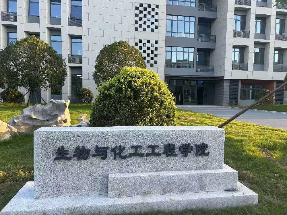 北流市扬州职业大学体育场高杆灯项目